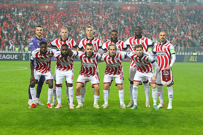 Usta yazarlardan flaş yorum! Turkcell Süper Kupa’da finalin adı...