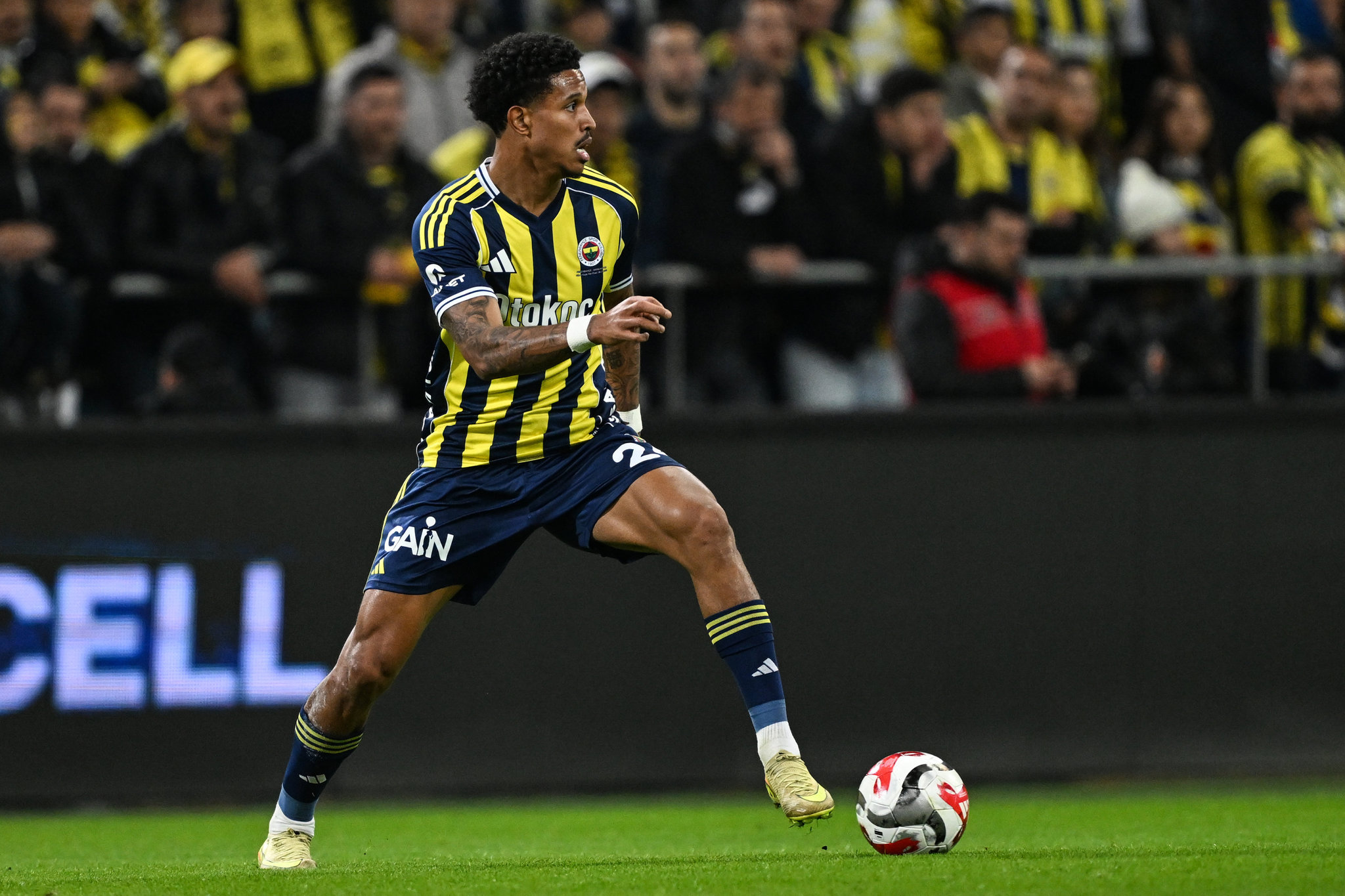 Fenerbahçe’de flaş iddia: Guendouzi gelirken Oosterwolde mi gidecek?