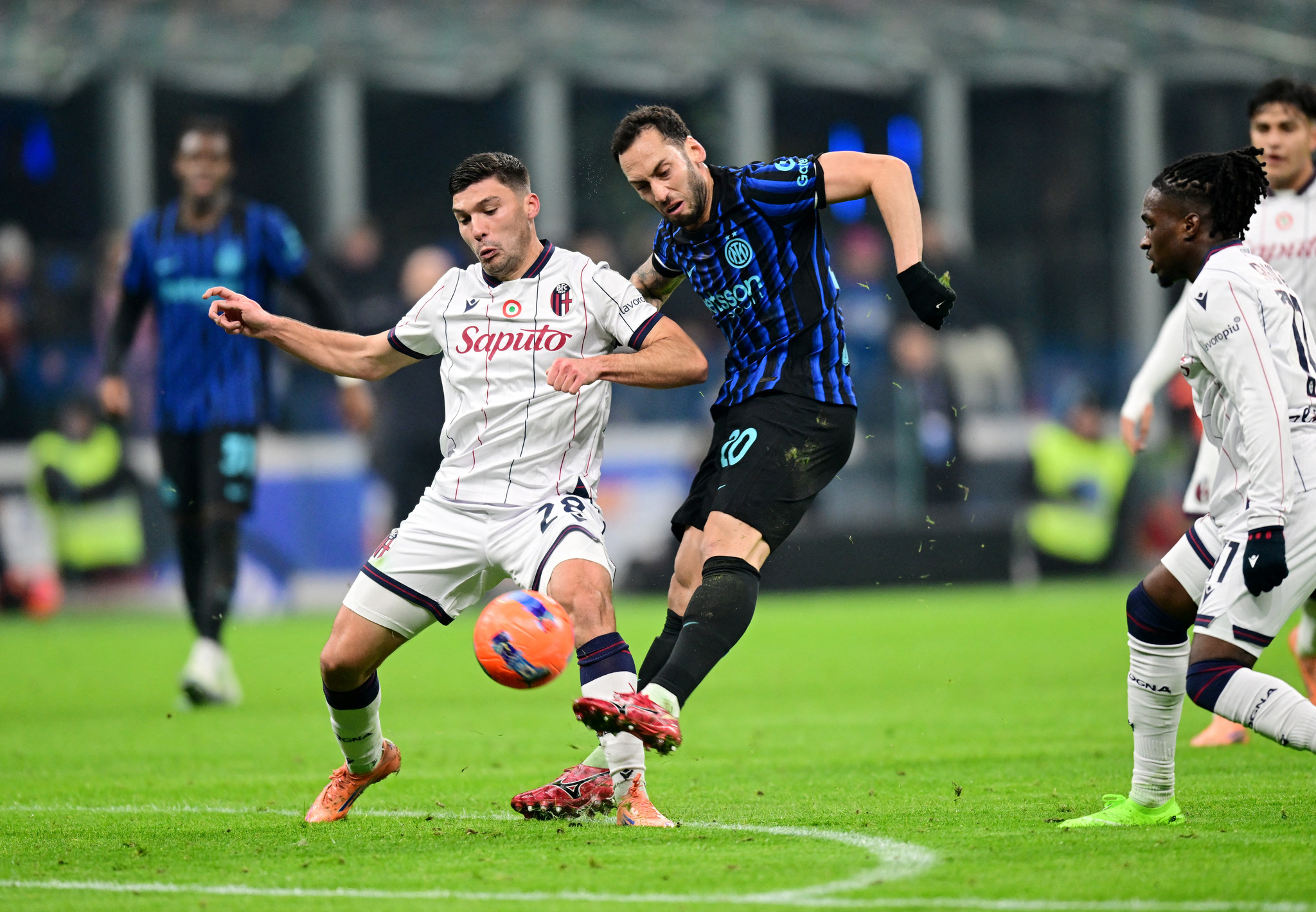 Inter’den Hakan Çalhanoğlu kararı! Galatasaray ve Juventus peşindeydi