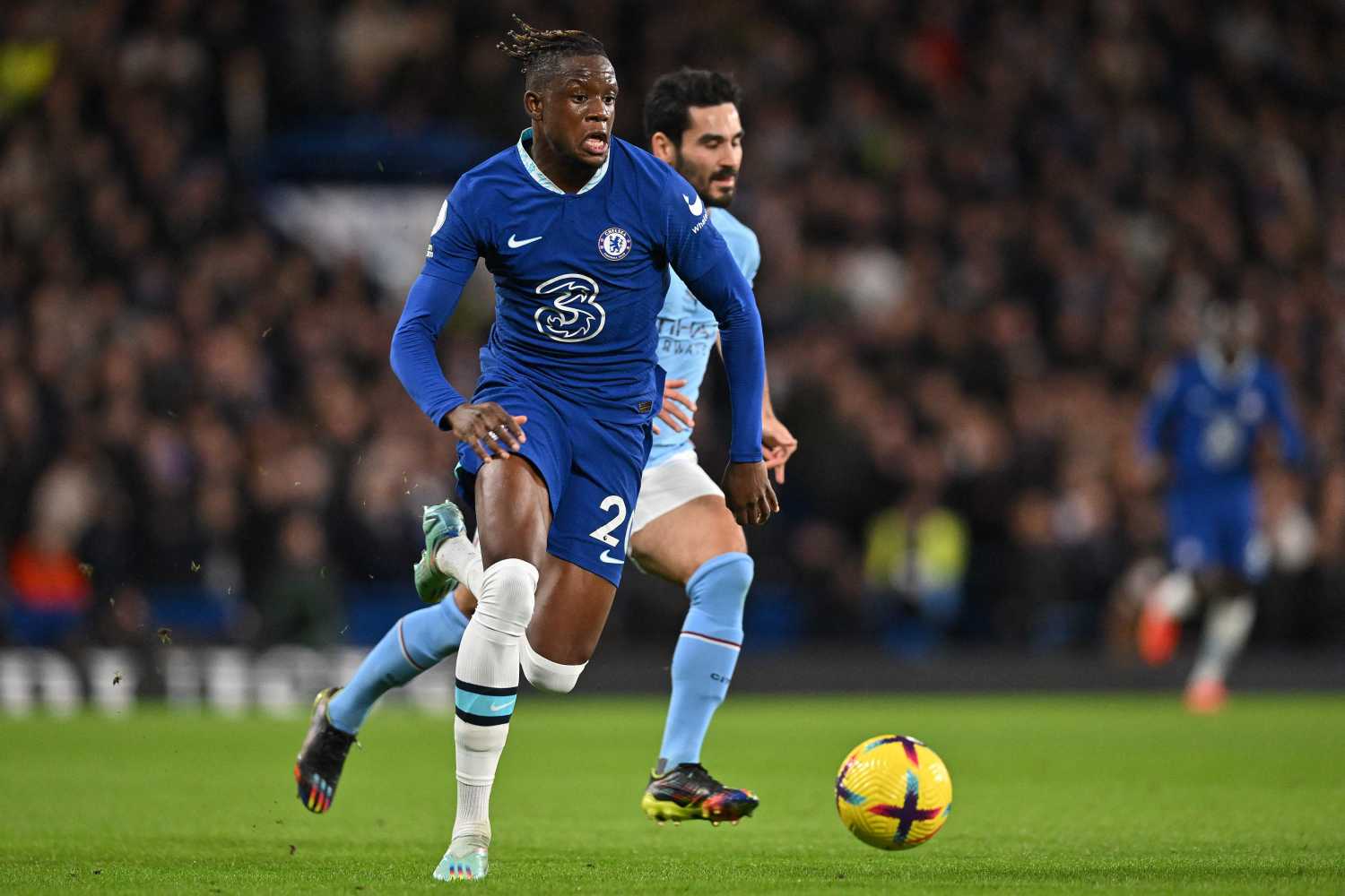 Galatasaray’dan transferde ters köşe! Yeni orta saha...