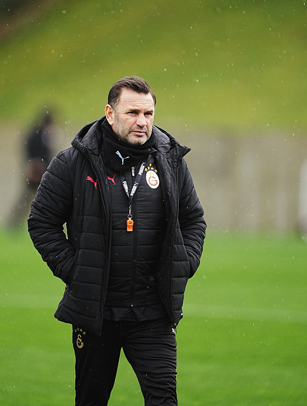 Galatasaray’dan transferde ters köşe! Yeni orta saha...