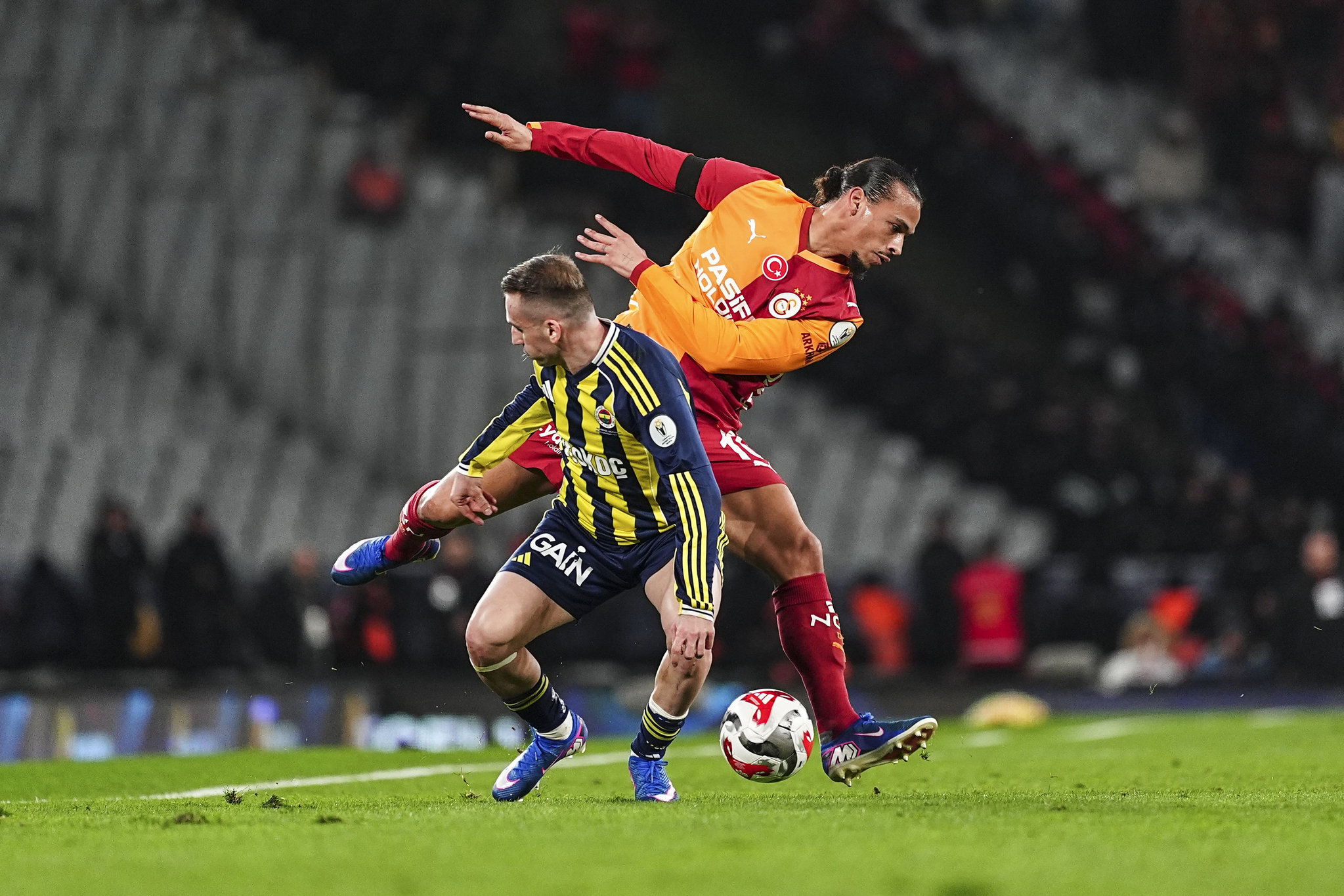 TRANSFER HABERİ: Galatasaray’a genç 10 numara!