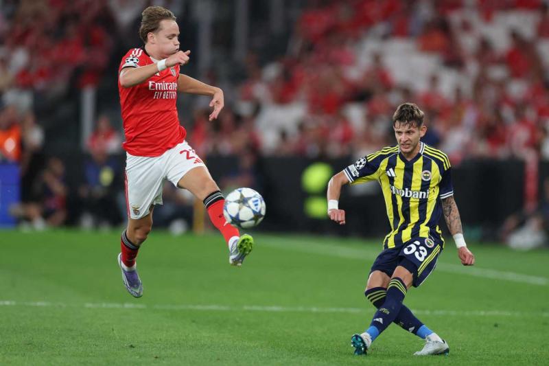 Sebastian Szymanski’ye bir talip de İspanya’dan! Fenerbahçe bonservisini belirledi