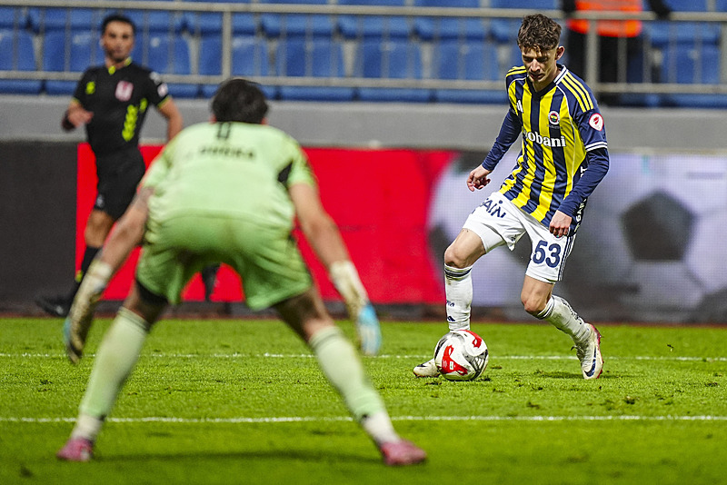 Sebastian Szymanski’ye bir talip de İspanya’dan! Fenerbahçe bonservisini belirledi