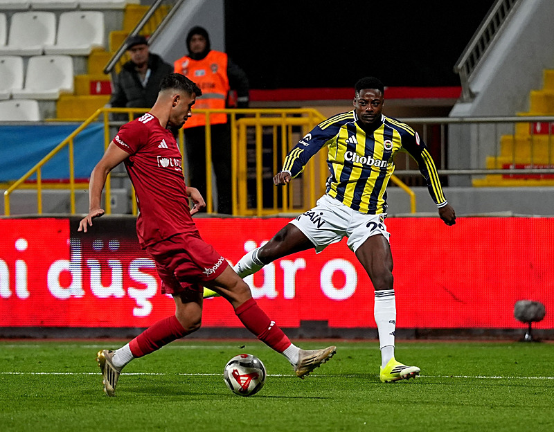 Sebastian Szymanski’ye bir talip de İspanya’dan! Fenerbahçe bonservisini belirledi