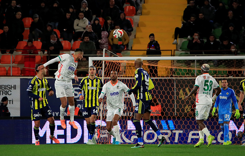 Ahmet Çakar’dan Alanya’da Fenerbahçe yorumu: Ölüp ölüp dirildiler!