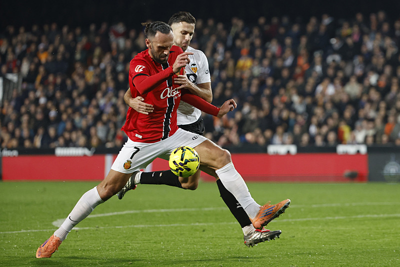 Fenerbahçe eski yıldızı kadrosuna katmak istiyor! Pazarlıklarda son durum...