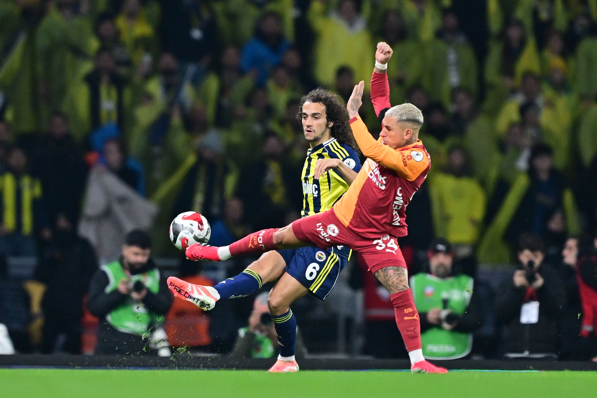 Ajax, Edson Alvarez ve Lucas Torreira ile yakından ilgileniyor!