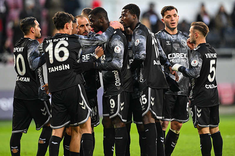 İşte Fenerbahçe ve Galatasaray’ın UEFA kulüpler sıralamasındaki yeri!