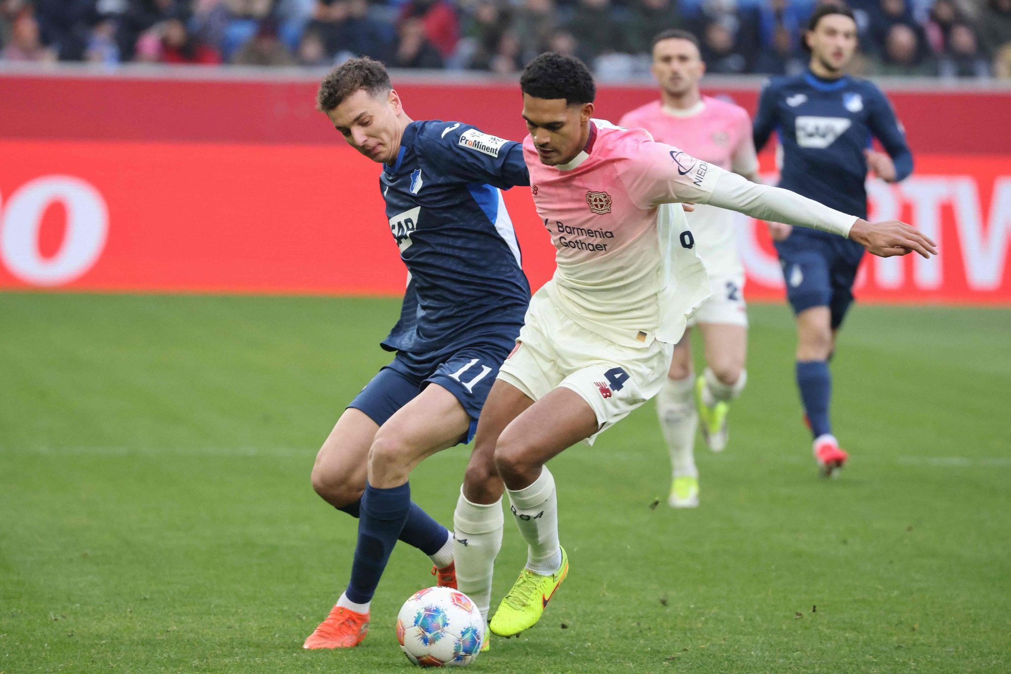 Fenerbahçe’den genç santrfor takibi! Fisnik Asllani...