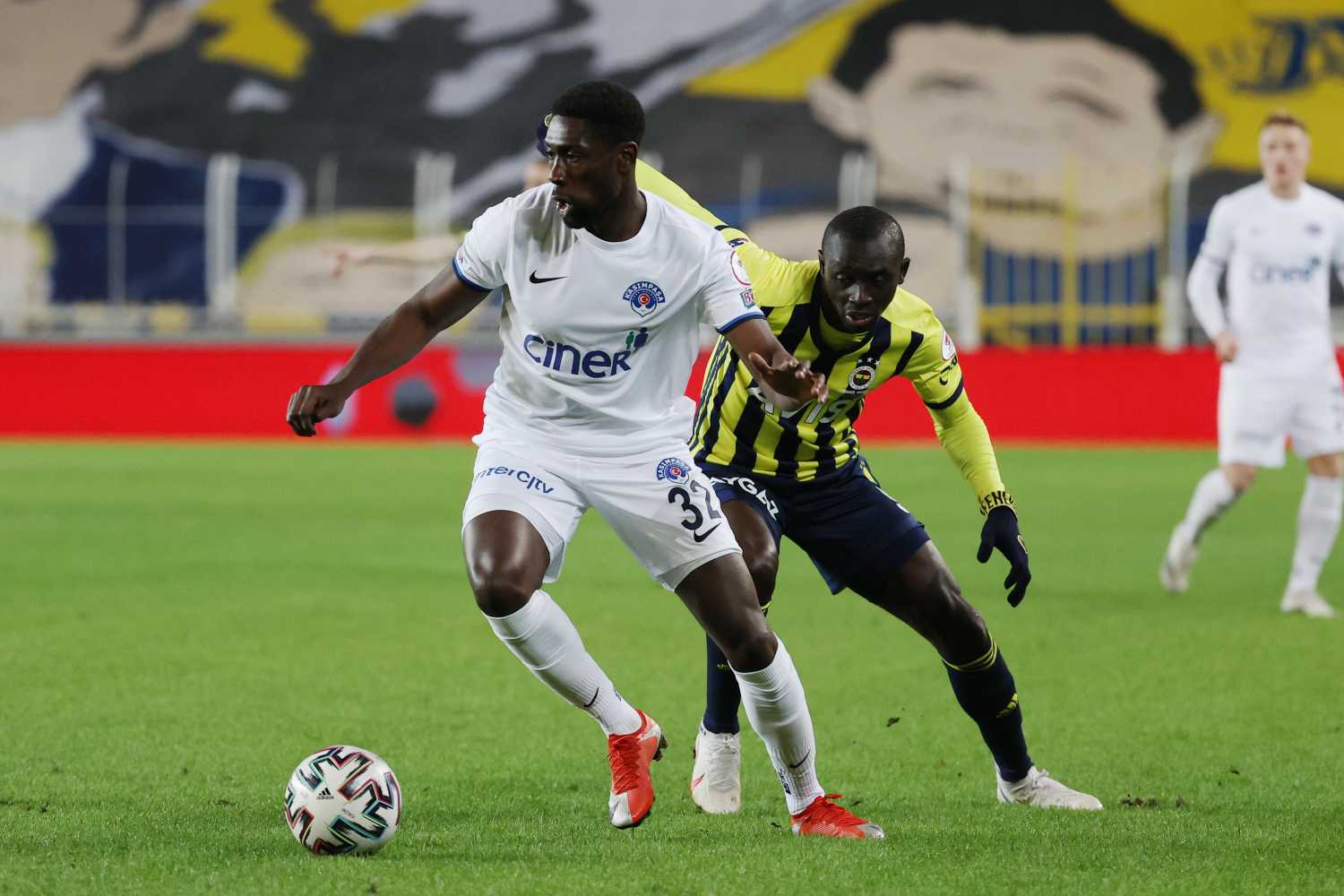 Fenerbahçe’den sürpriz transfer hamlesi! Teklifi böyle duyurdular