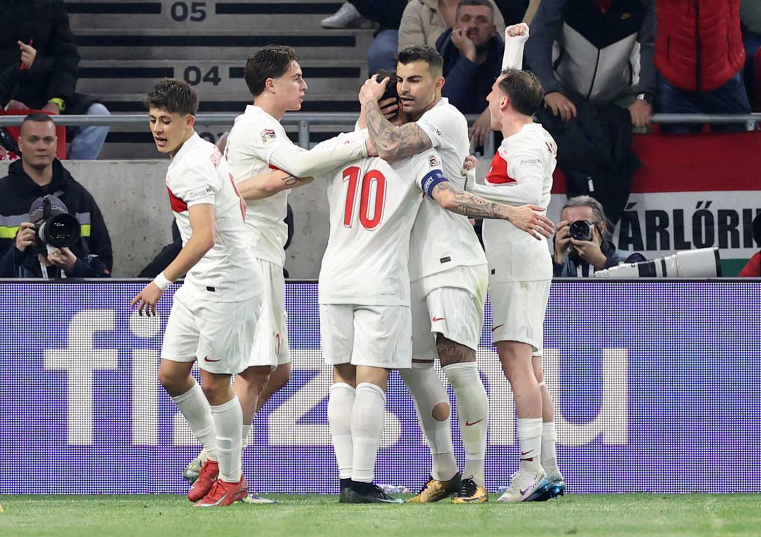 Galatasaray Hakan Çalhanoğlu’nun peşini bırakmıyor! Sezon sonunda...