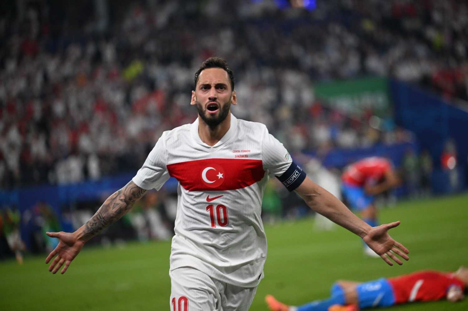 Galatasaray Hakan Çalhanoğlu’nun peşini bırakmıyor! Sezon sonunda...