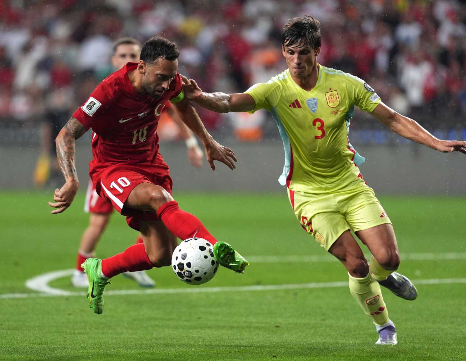 Galatasaray Hakan Çalhanoğlu’nun peşini bırakmıyor! Sezon sonunda...