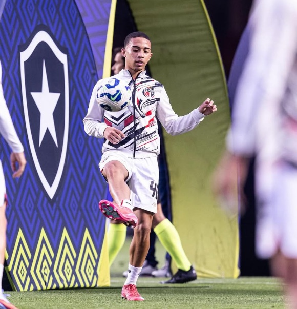 Fenerbahçe’den genç oyuncu için yaz teklifi hazırlığı: Pedro Ferreira...