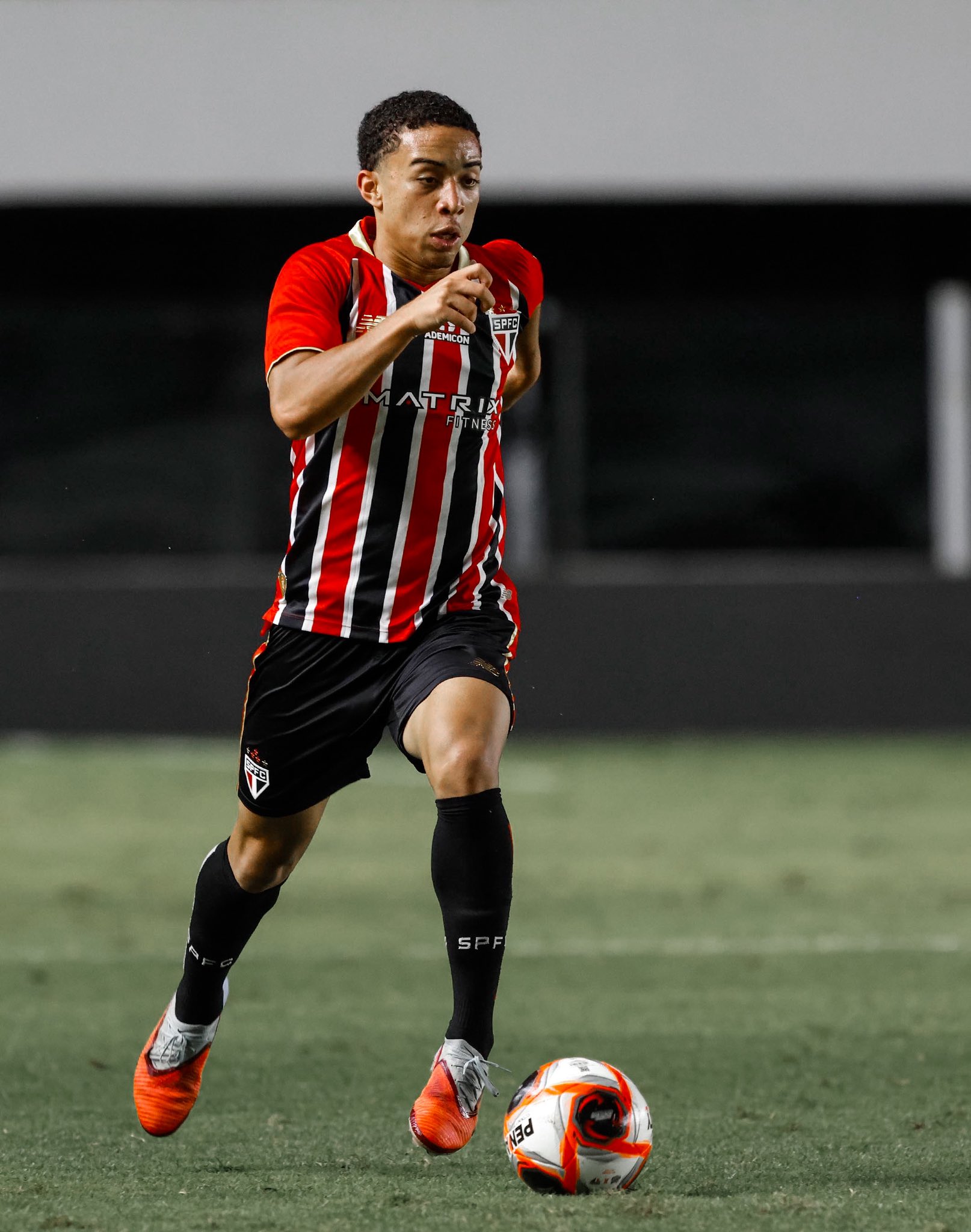 Fenerbahçe’den genç oyuncu için yaz teklifi hazırlığı: Pedro Ferreira...