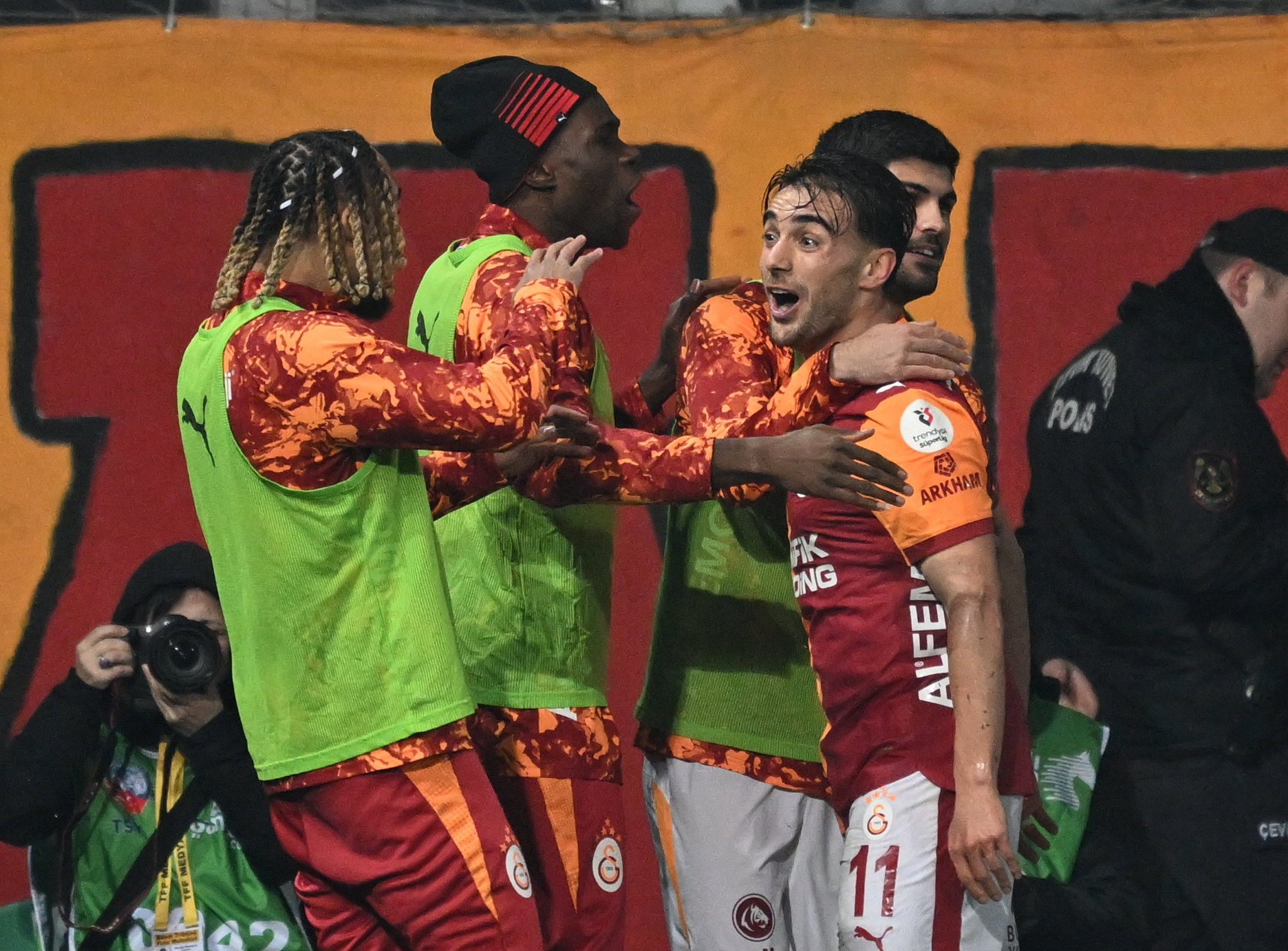 TRANSFER HABERİ: Galatasaraylı 3 yıldıza yakın takip!