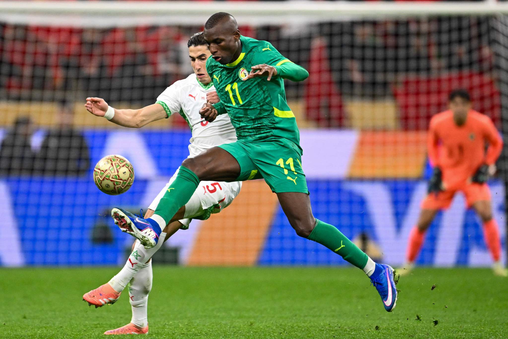 Fenerbahçe 45 milyon euro’luk santrforun peşinde! Resmi temas kuruldu