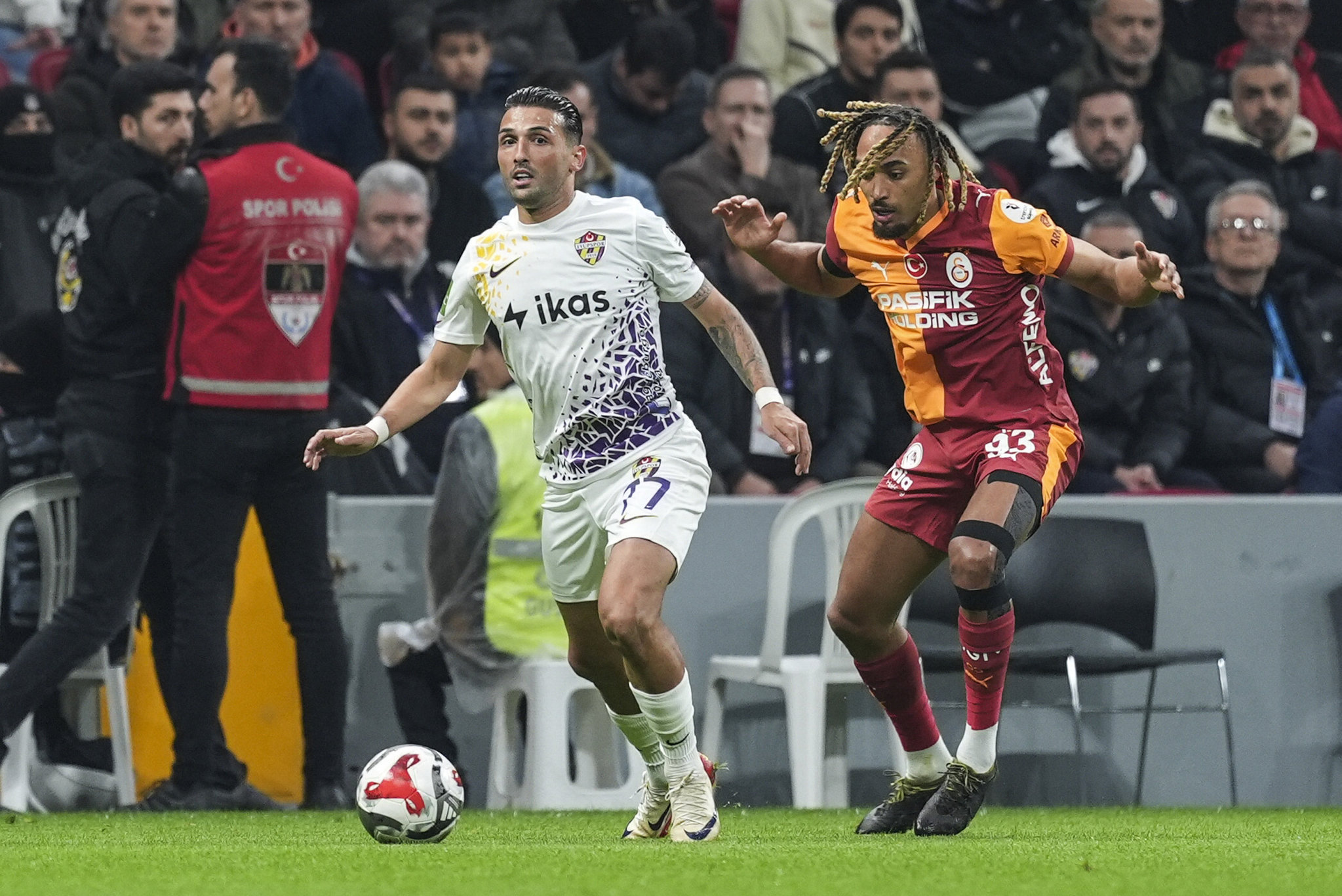 Galatasaray’da sürpriz ayrılık! Bu kez takıma veda ediyor