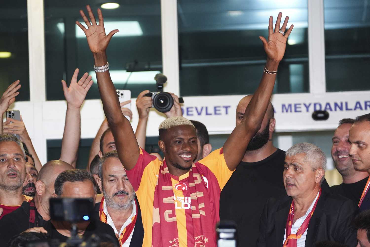 Victor Osimhen’den duygusal itiraflar: Galatasaray’a transfer olduğumda...