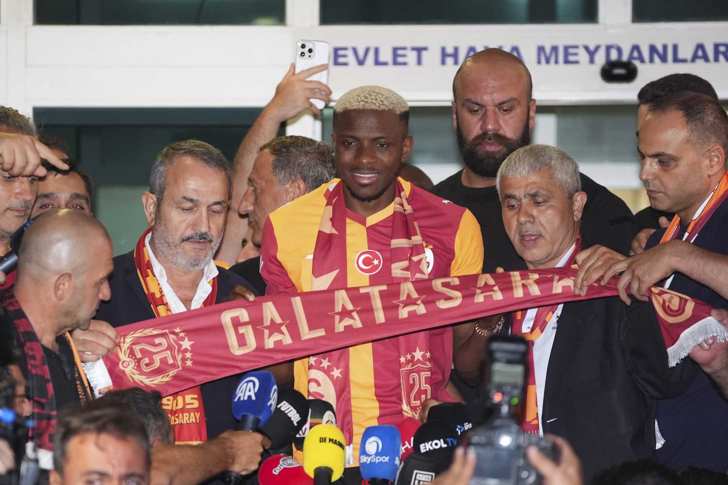 Victor Osimhen’den duygusal itiraflar: Galatasaray’a transfer olduğumda...