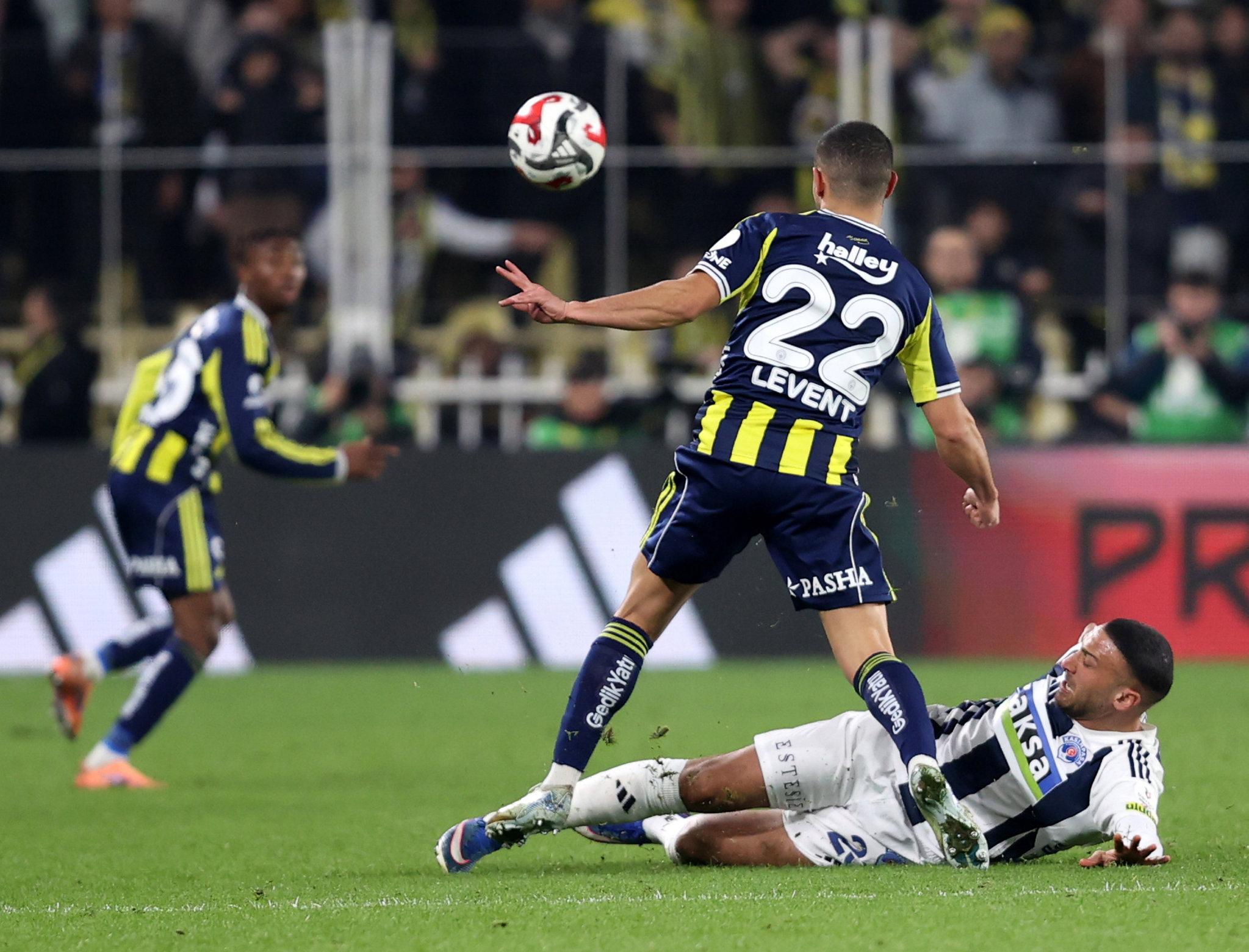 Fenerbahçe’de flaş ayrılık hükümı! Kasımpaşa maçı sonrası bileti kesildi