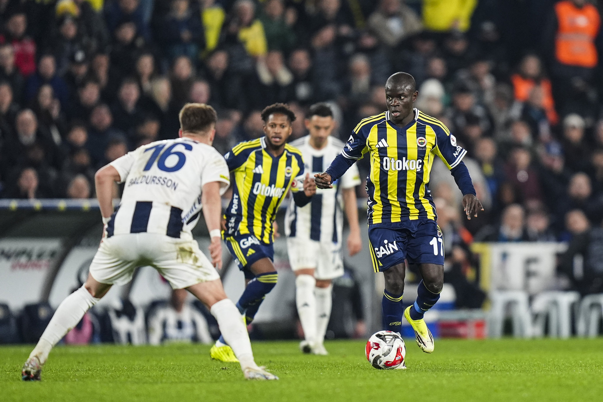 Fenerbahçe’de flaş ayrılık kararı! Kasımpaşa maçı sonrası bileti kesildi