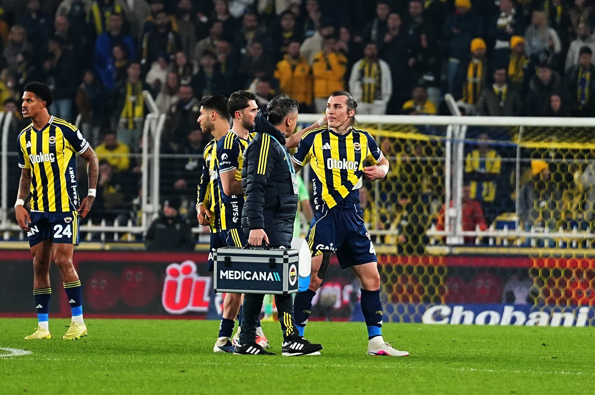 Fenerbahçe’de flaş ayrılık kararı! Kasımpaşa maçı sonrası bileti kesildi