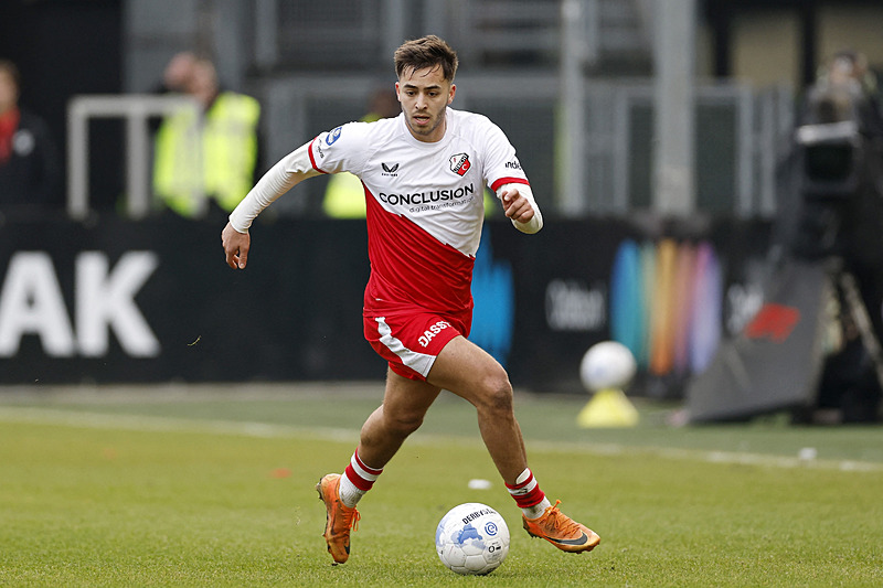 Beşiktaş ve Fenerbahçe transferde karşı karşıya! Sözleşmesi sezon sonu bitiyor