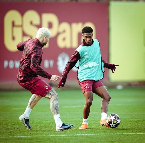 Galatasaraylı futbolcuların İtalya motivasyonu! Transfer ve Okan Buruk...