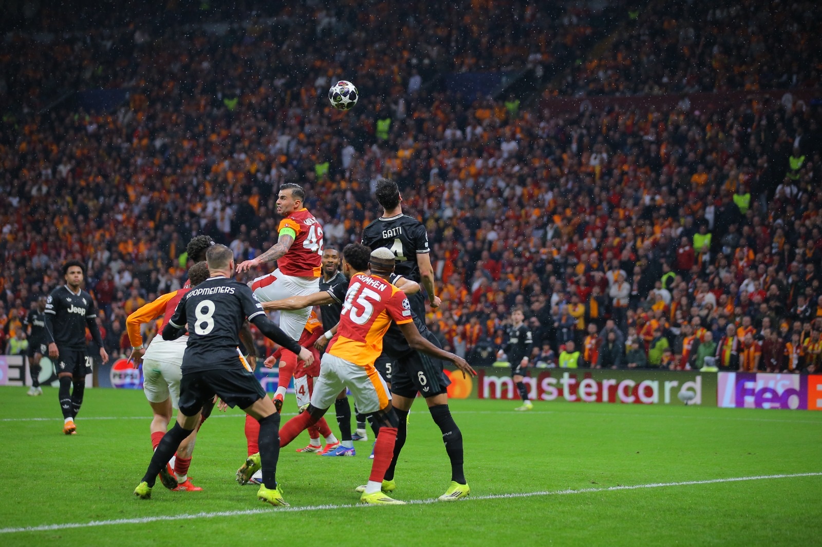 İtalya’dan olay Osimhen iddiası! ’Galatasaray, Juventus’u korkutmak için yapıyor’