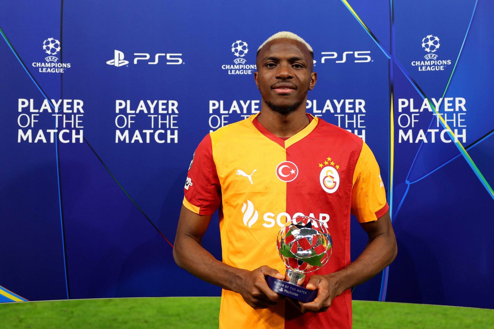 DÜNYA DEVLERİ PEŞİNDEGalatasaray'ın Nijeryalı yıldızı Victor Osimhen için Dünya devleri sıraya girdi.