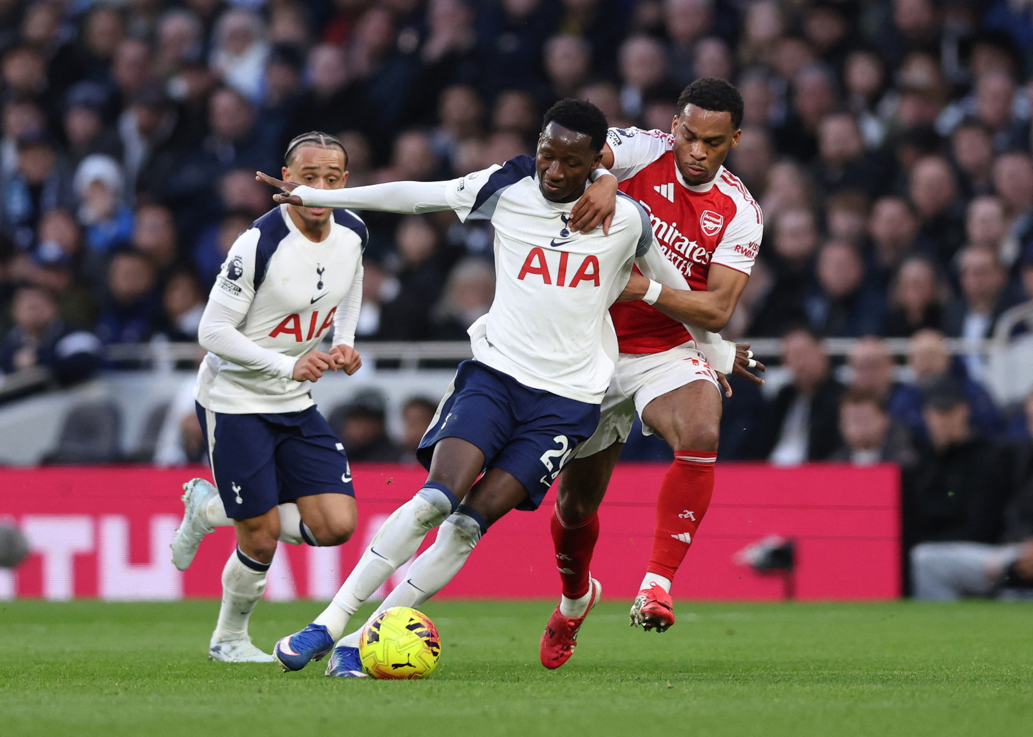 TRANSFER HABERİ: Fenerbahçe ve Galatasaray’dan yeni sezon kapışması!
