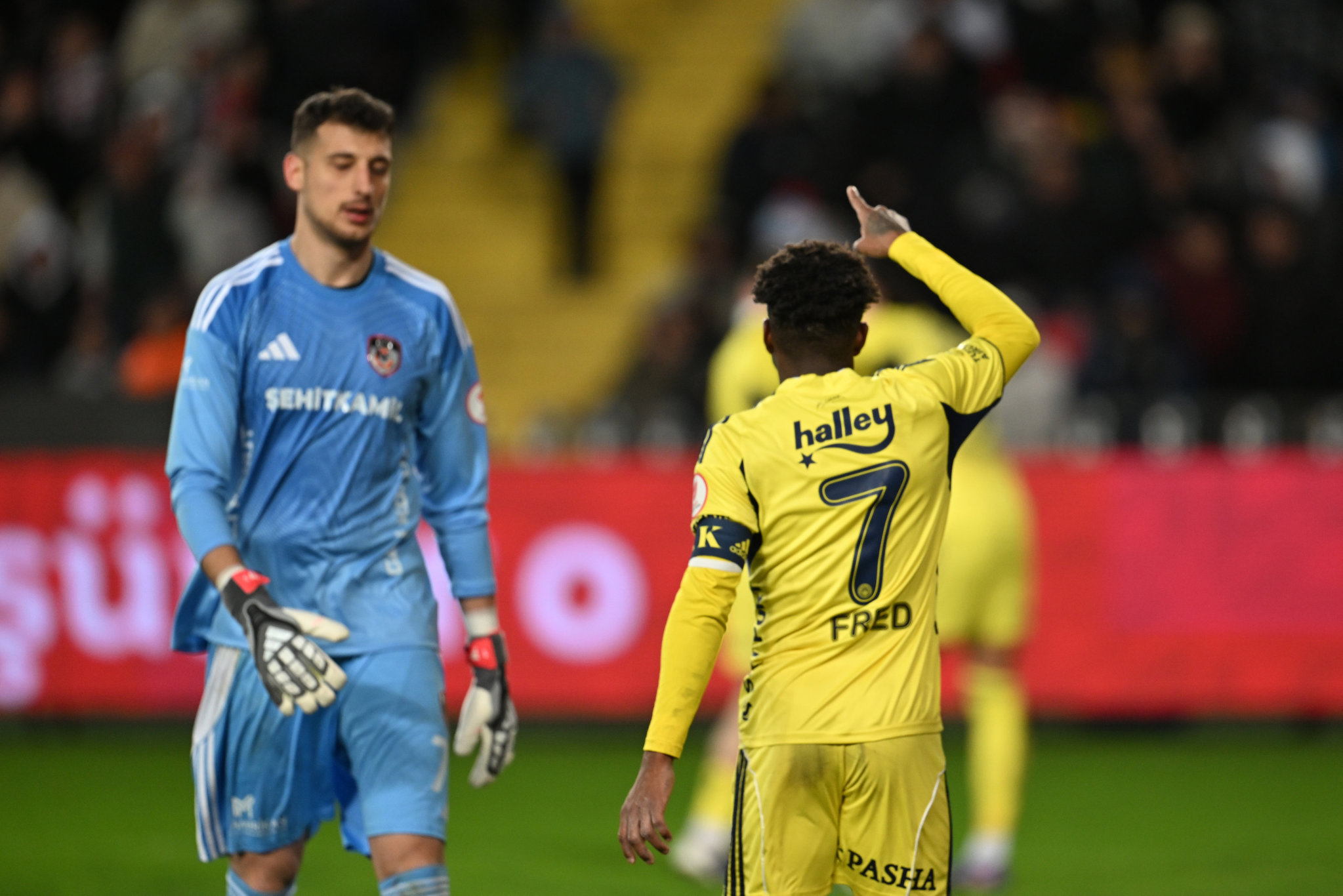 Fenerbahçe’de ilk ayrılık gerçekleşiyor! Ülkesine dönme kararı aldı