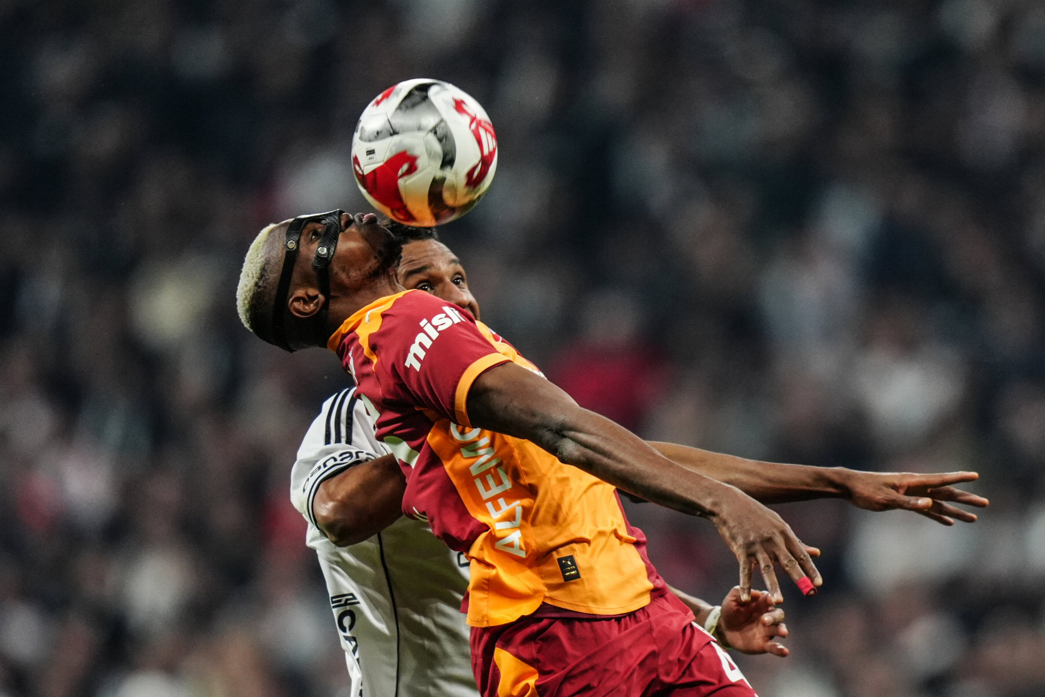 Ahmet Çakar’dan Beşiktaş-Galatasaray hakemine eleştiri: Mutlak ikinci sarı kartı es geçti!