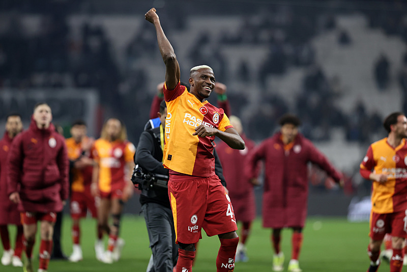 Osimhen’e bir talip daha! Transferi bitirecek isim...