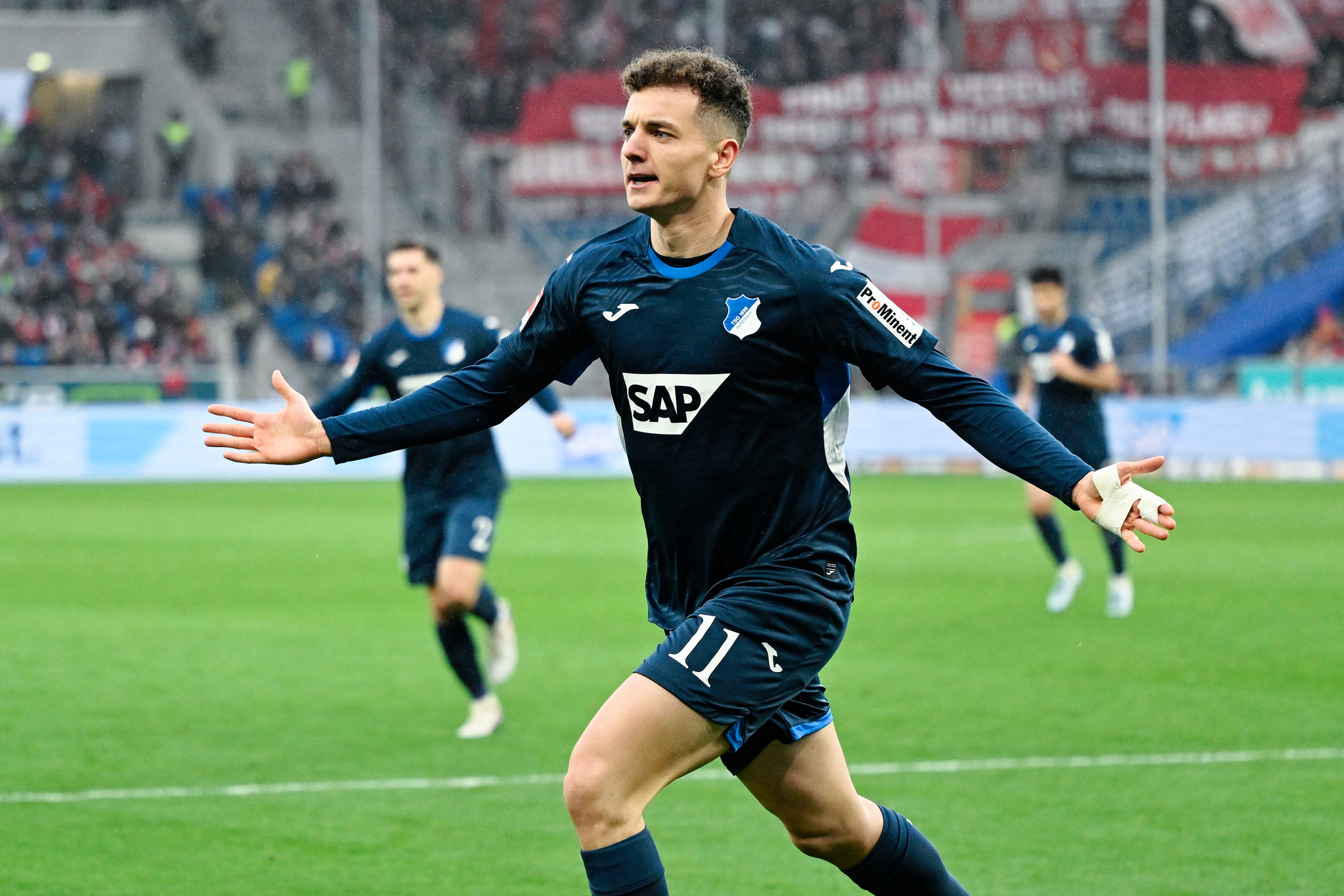 Fenerbahçe’nin santrforu Bundesliga’dan! Transferde Ada’dan dev rakip