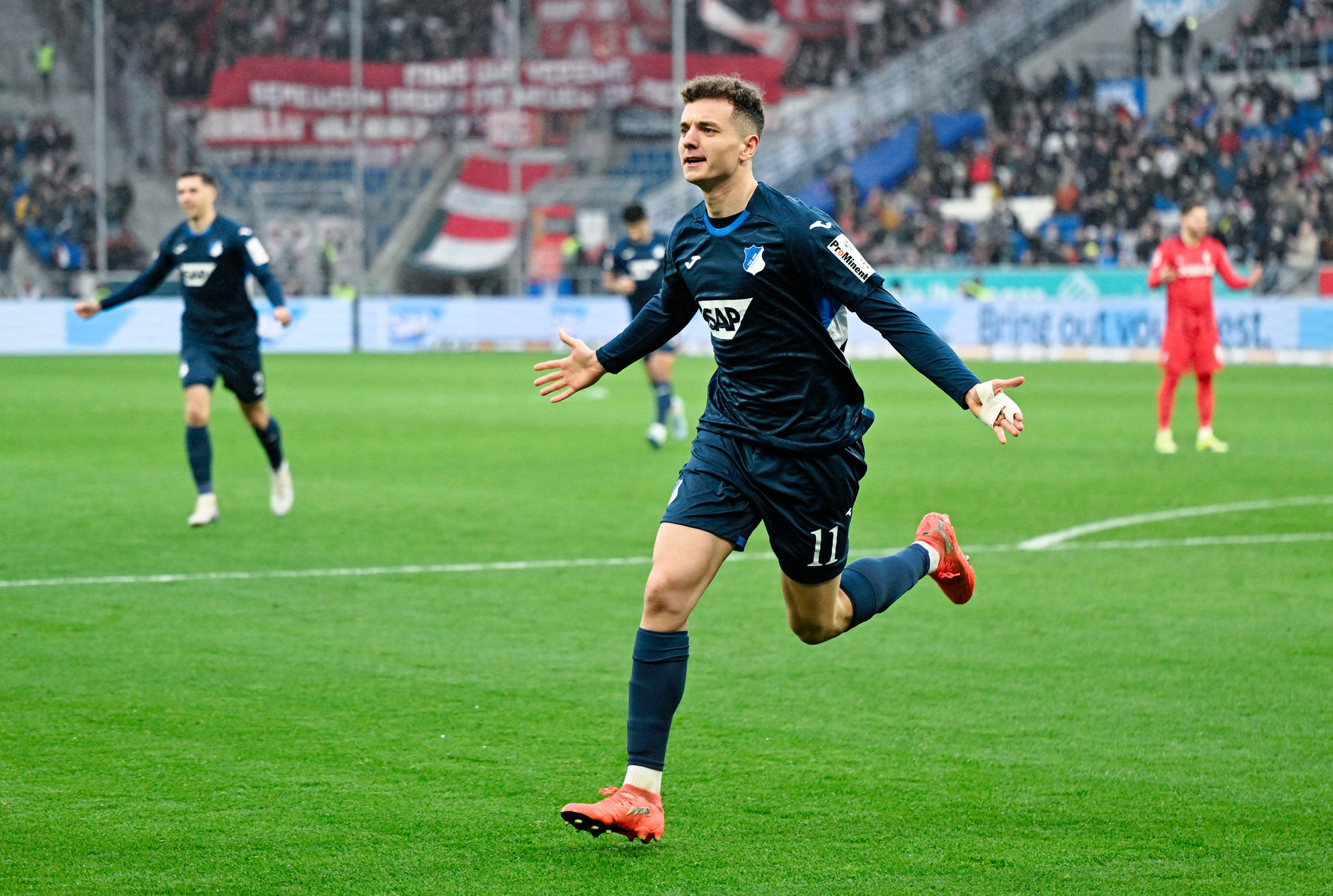 Fenerbahçe’nin santrforu Bundesliga’dan! Transferde Ada’dan dev rakip