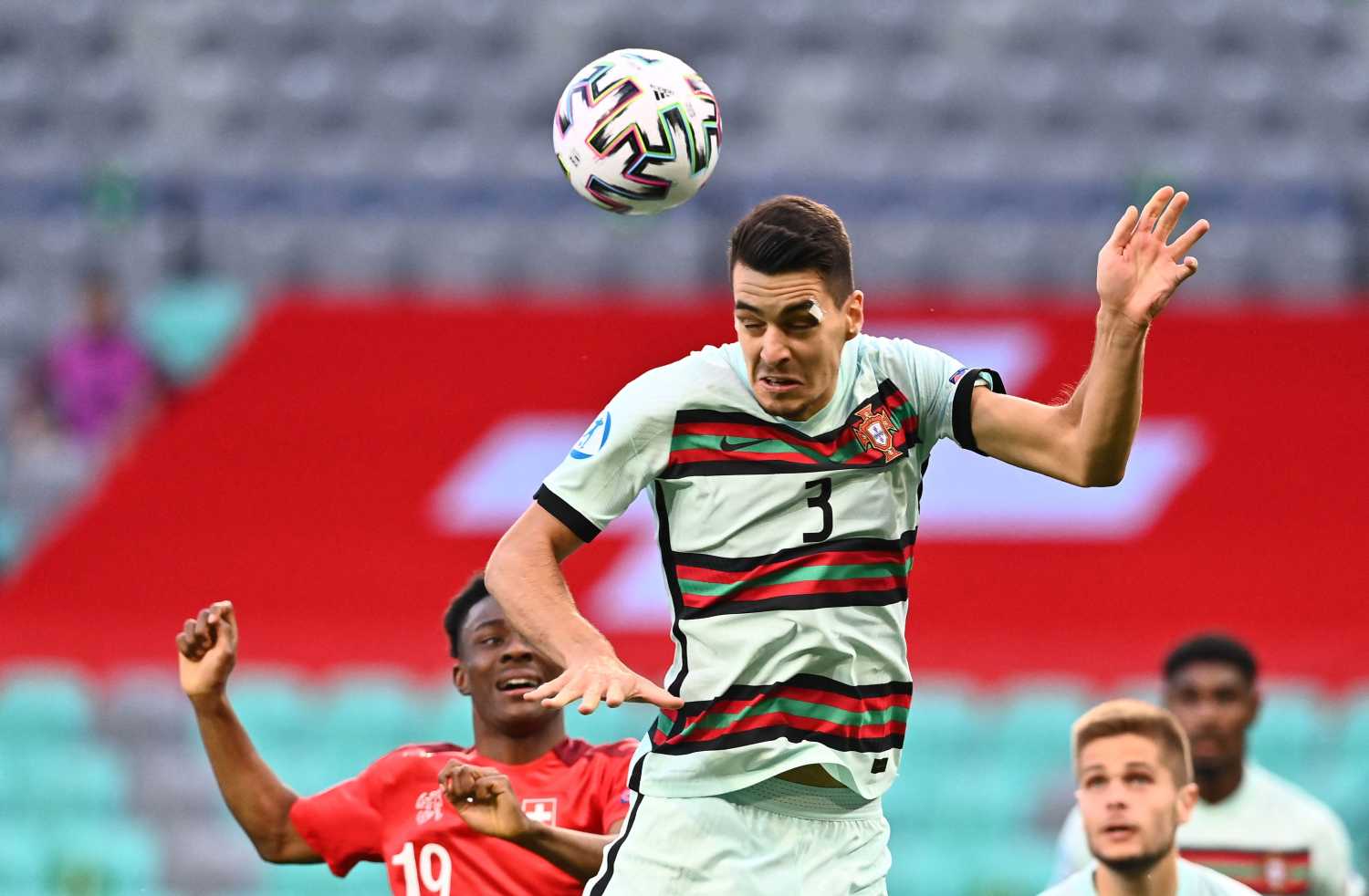 TRANSFER HABERİ: Fenerbahçe’ye Portekizli stoper!