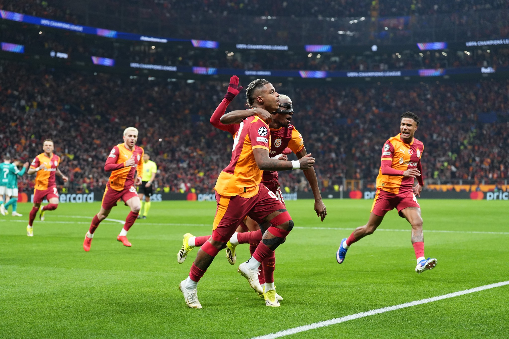 Galatasaray, Liverpool karşısında çeyrek final için sahada! İşte Okan Buruk’un 11’i