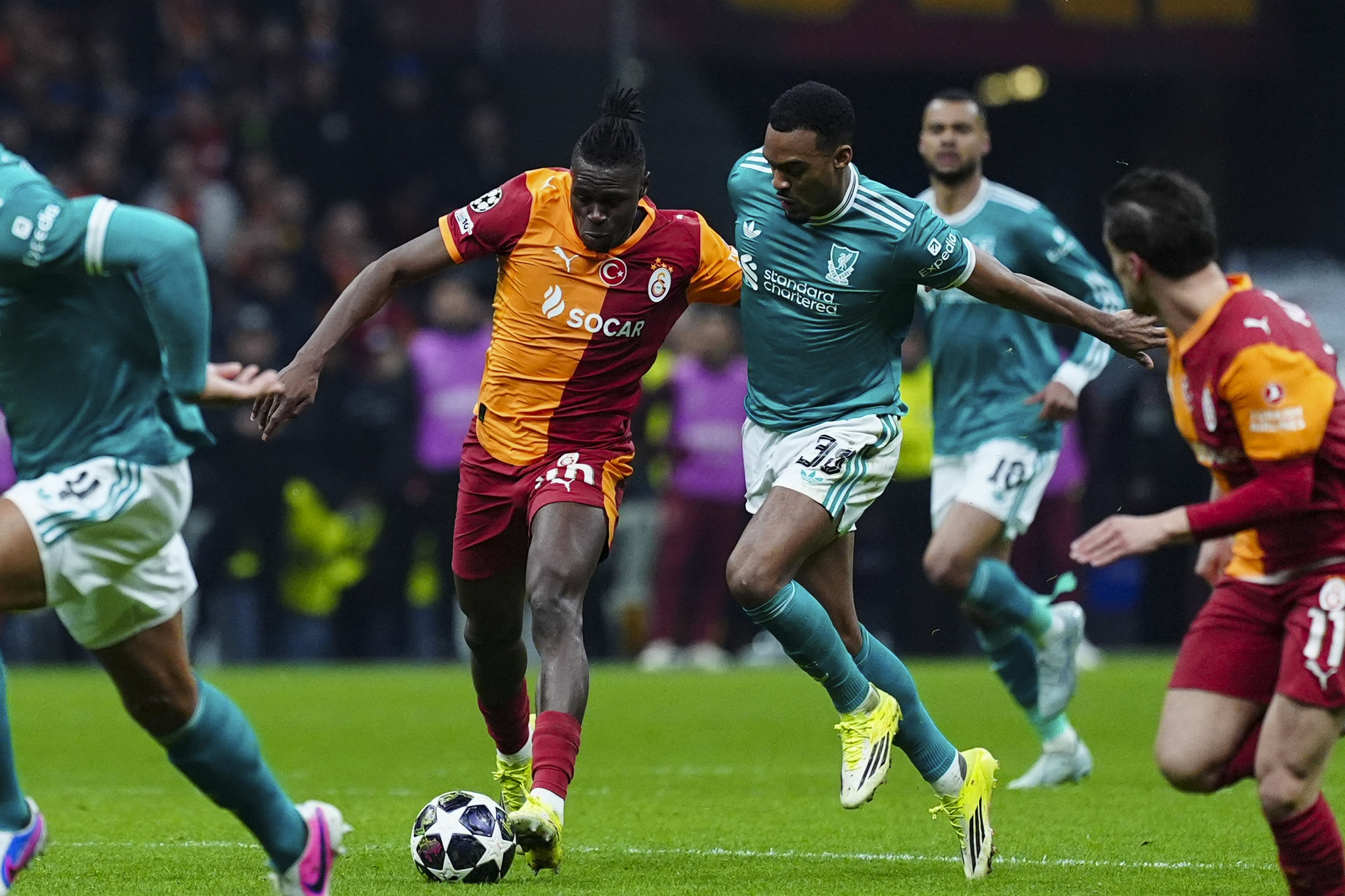 Galatasaray, Liverpool karşısında çeyrek final için sahada! İşte Okan Buruk’un 11’i