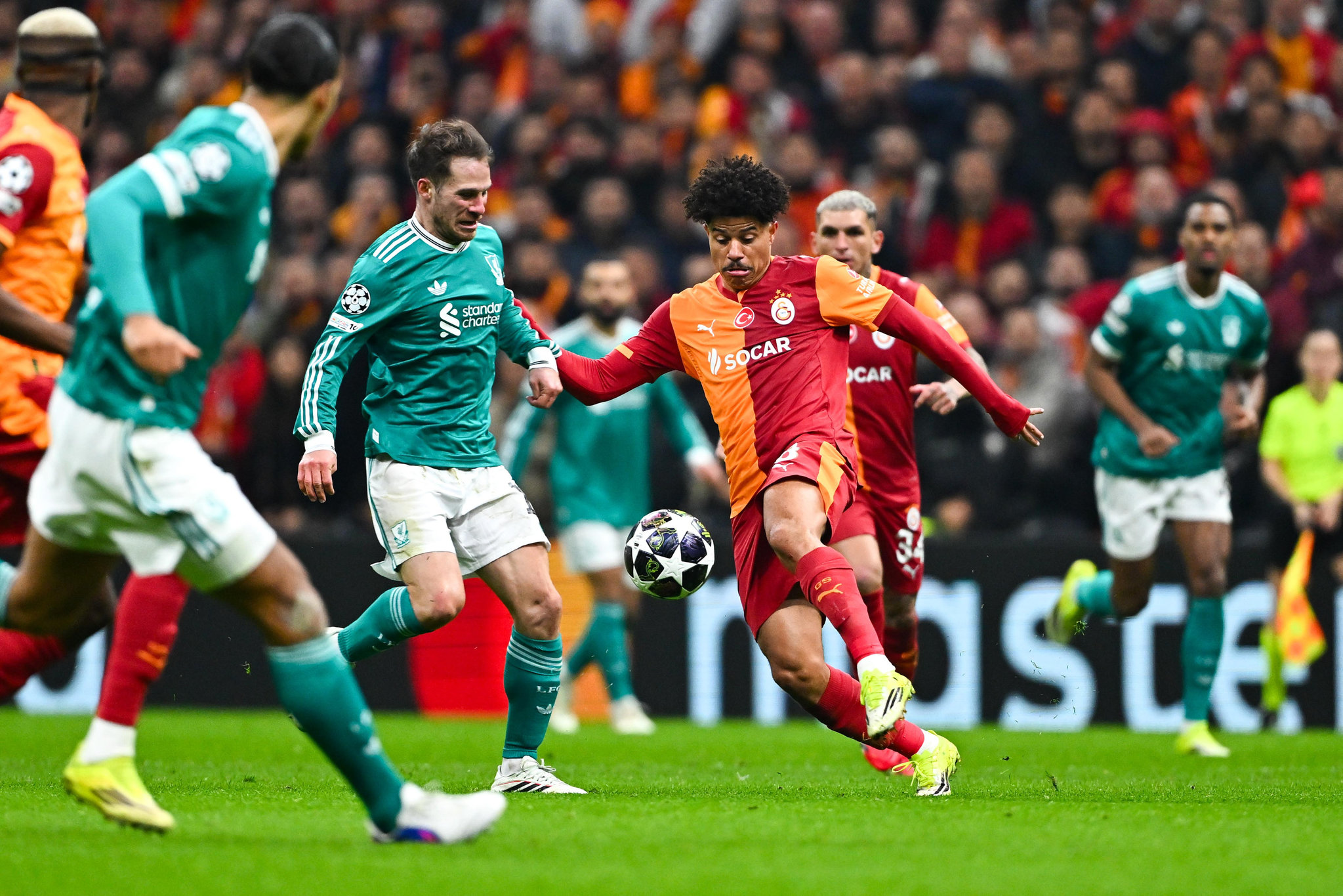 Galatasaray, Liverpool karşısında çeyrek final için sahada! İşte Okan Buruk’un 11’i