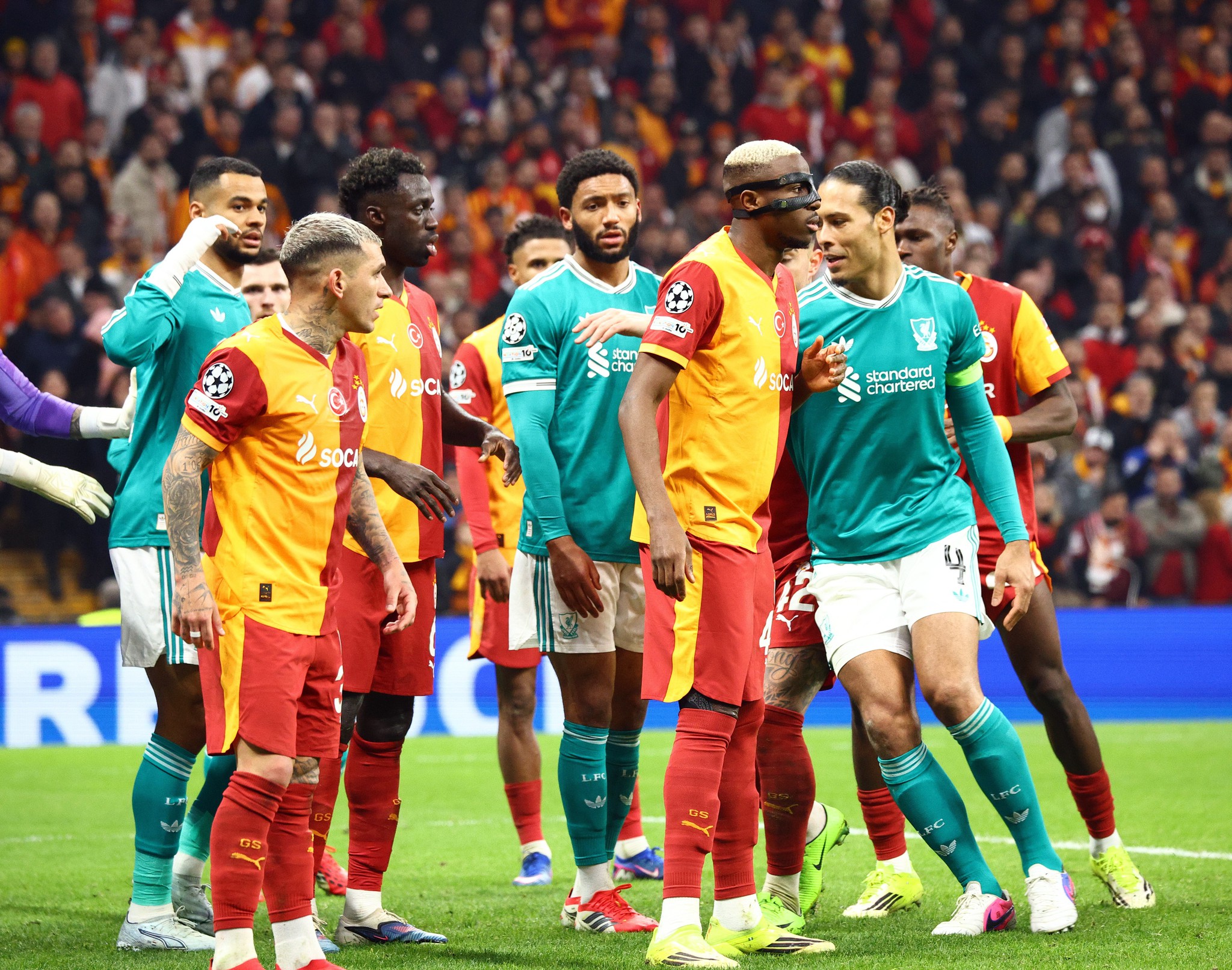 Galatasaray, Liverpool karşısında çeyrek final için sahada! İşte Okan Buruk’un 11’i