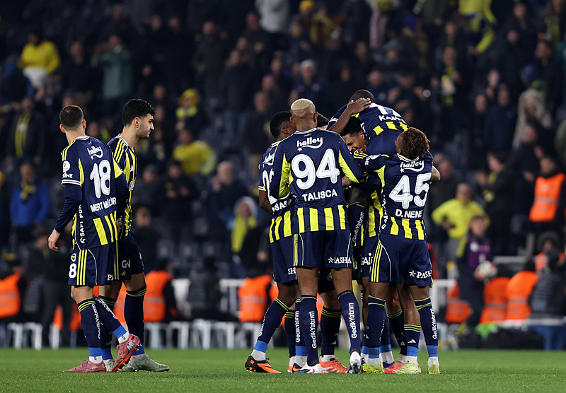 Fenerbahçeli isme Komşu’dan transfer kancası!