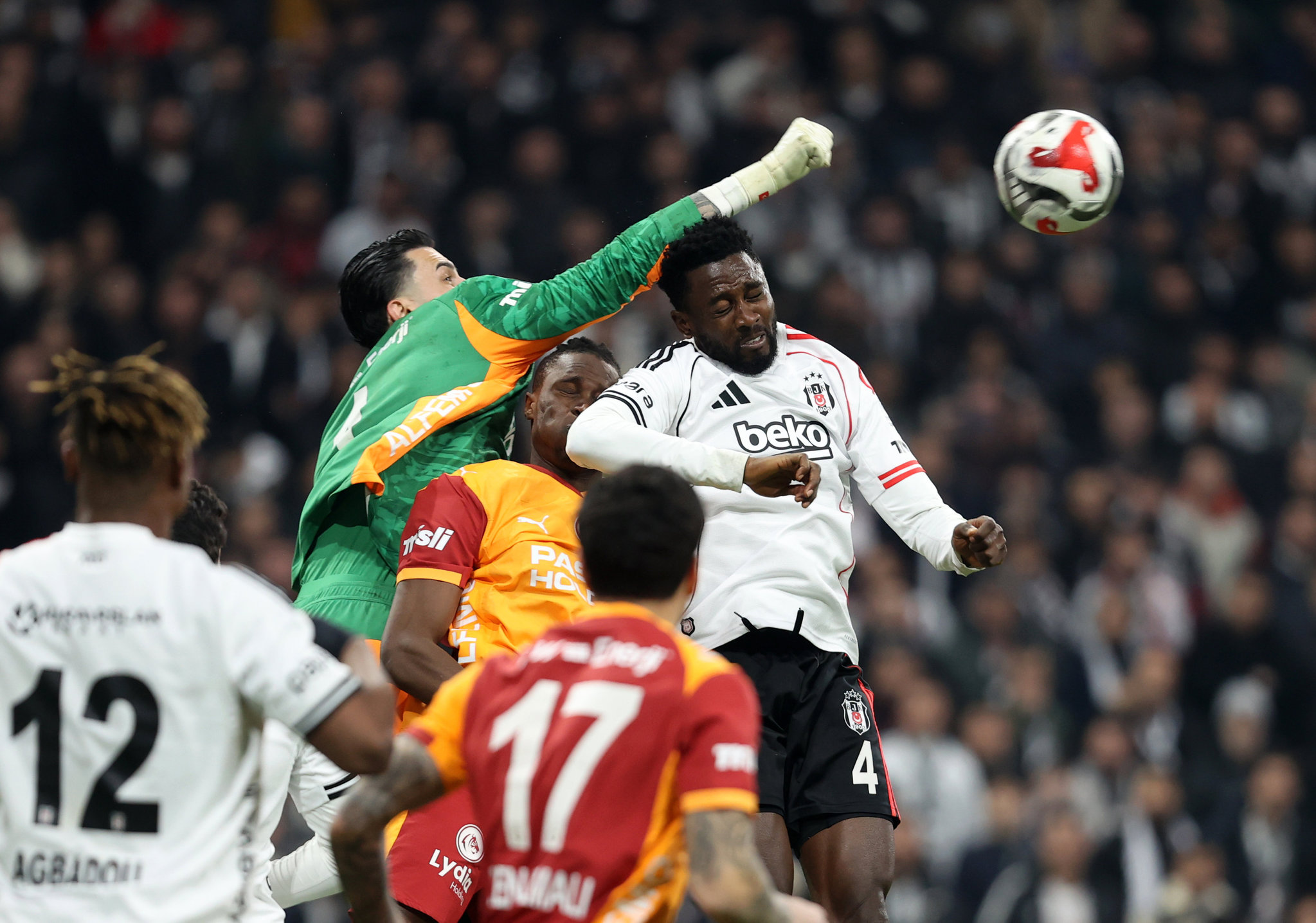 Uğurcan Çakır’a 3 talip birden! İngilizleri peşine taktı