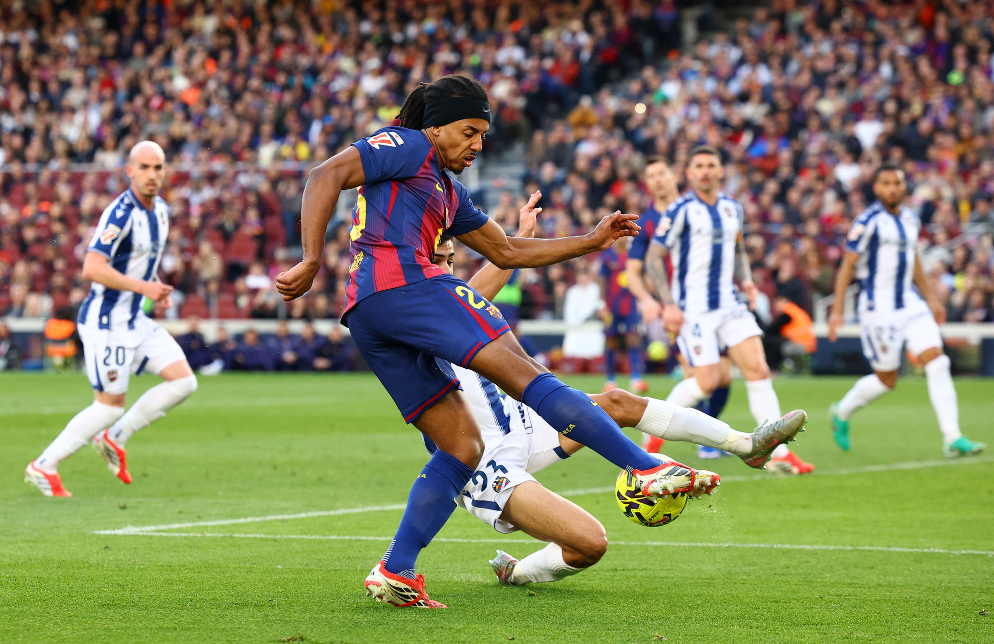 Fenerbahçe’ye 65 milyon Euro’luk yıldız! Kanarya’nın yeni transferi Barcelona’dan