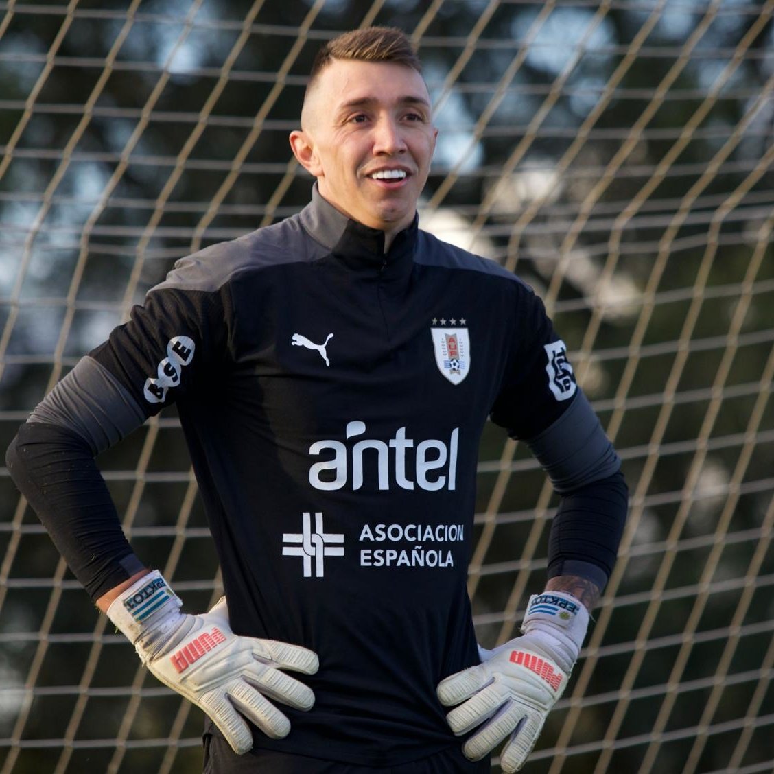Estudiantes forması giyen Fernando Muslera, Uruguay Milli Takımı'ndan uzun süre sonra davet alması ve Galatasaray ile ilgili konuştu.