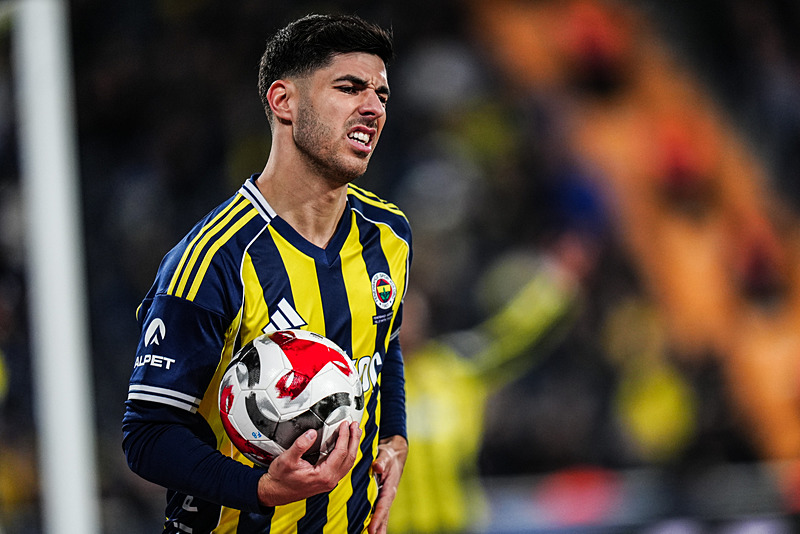 Fenerbahçe 2 yıldızı için kararını verdi! Avrupa ve Körfez’den teklifler vardı