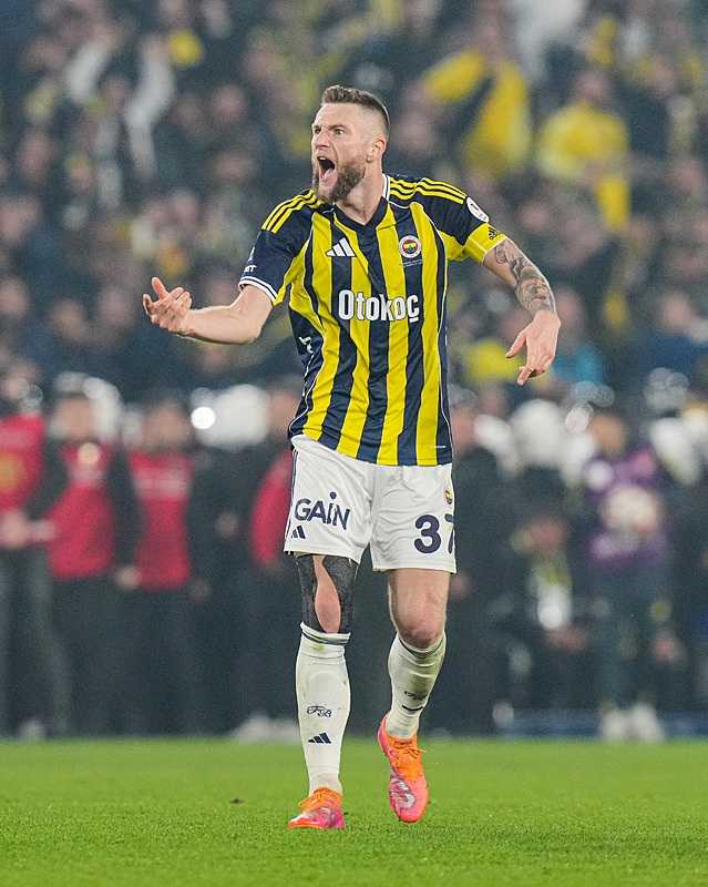 Fenerbahçe 2 yıldızı için kararını verdi! Avrupa ve Körfez’den teklifler vardı