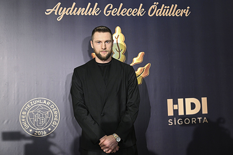 Fenerbahçe 2 yıldızı için kararını verdi! Avrupa ve Körfez’den teklifler vardı